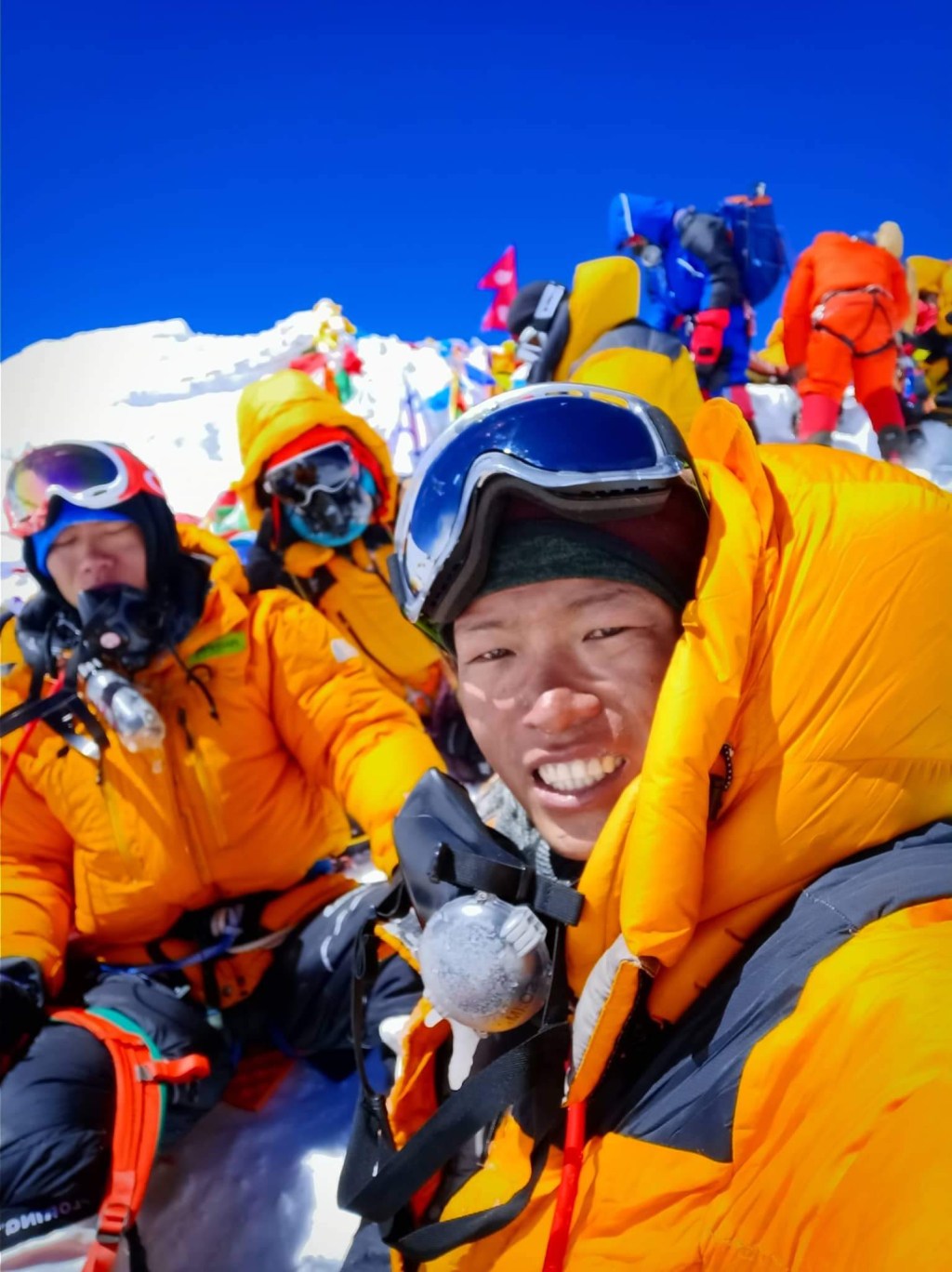 La Vanguardia: «La otra cara de subir al&nbsp;Everest»